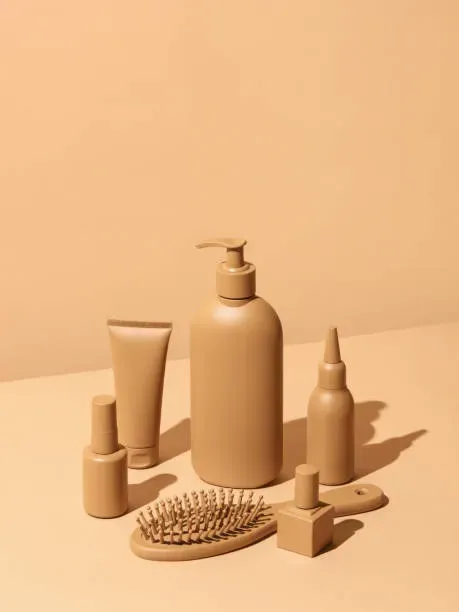produits-cosmétiques-en-couleur-beige-monochrome.webp